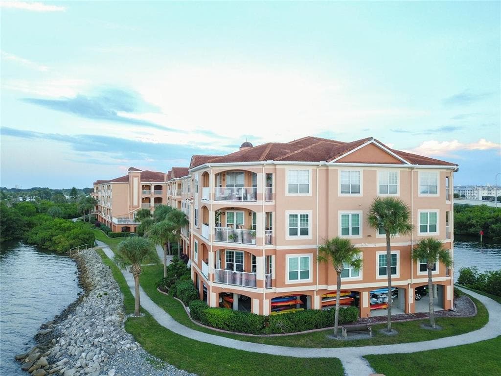 5000 CULBREATH KEY WAY UNIT 1-318 TAMPA, FL 33611