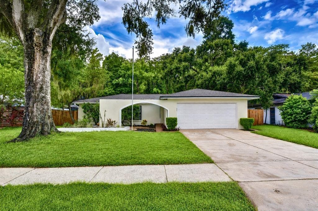 16122 OAKMANOR DRIVE TAMPA, FL 33624