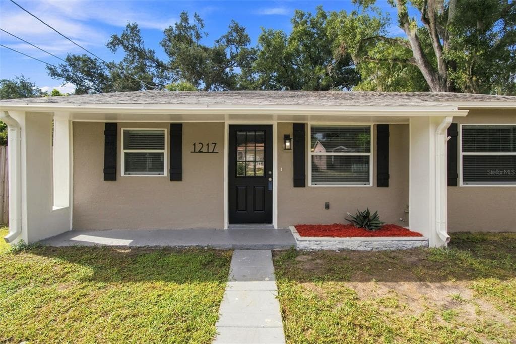 1217 E NORFOLK STREET TAMPA, FL 33604