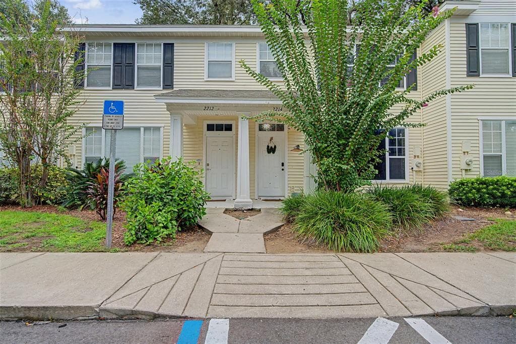 2214 GOLDEN OAK LANE