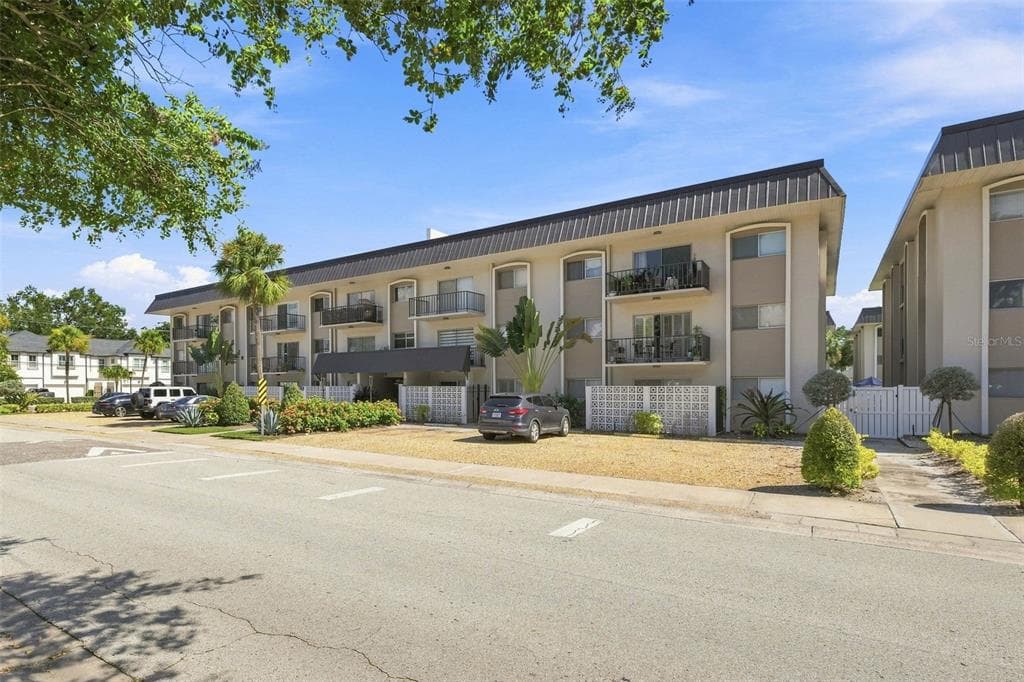 4606 W GRAY STREET UNIT 301