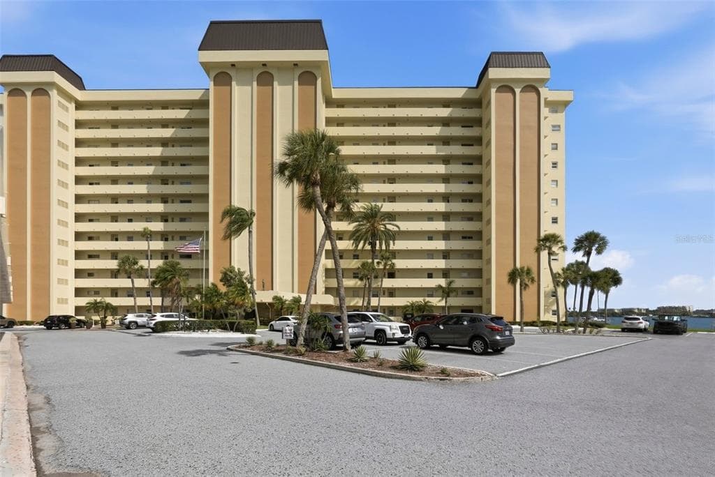 4775 COVE CIRCLE UNIT 606 ST PETERSBURG, FL 33708