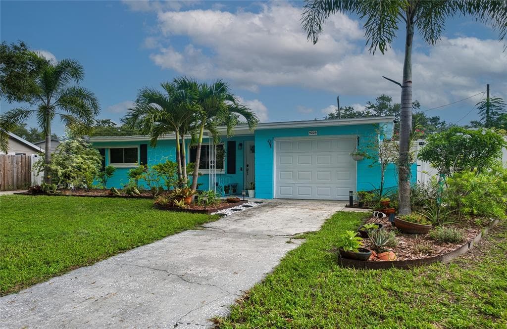 9029 LEISURE LANE N LARGO, FL 33773