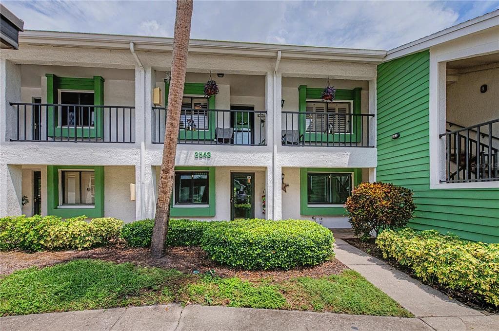 2543 ROYAL PINES CIRCLE UNIT 17K CLEARWATER, FL 33763