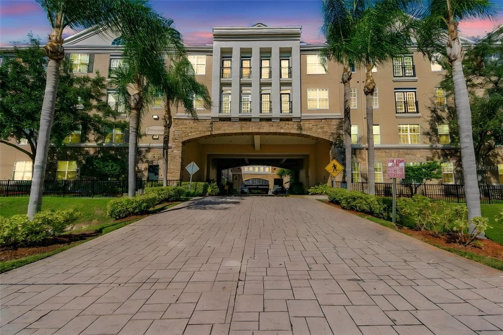 4221 W SPRUCE STREET UNIT 2425