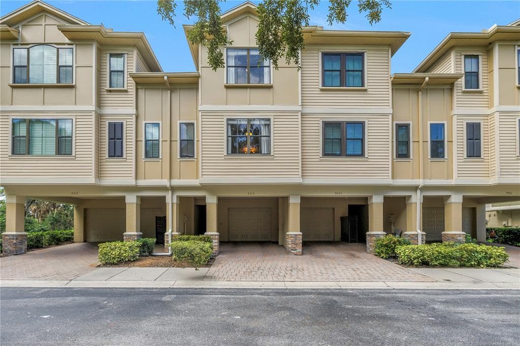 9715 BAY GROVE LANE TAMPA, FL 33615