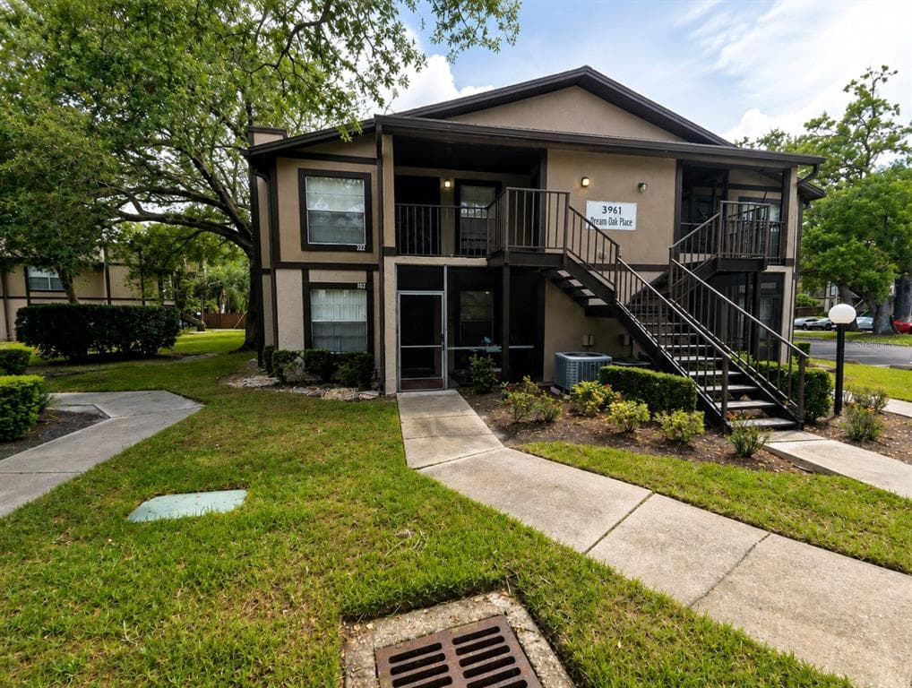 3961 DREAM OAK PLACE UNIT 204 TAMPA, FL 33613