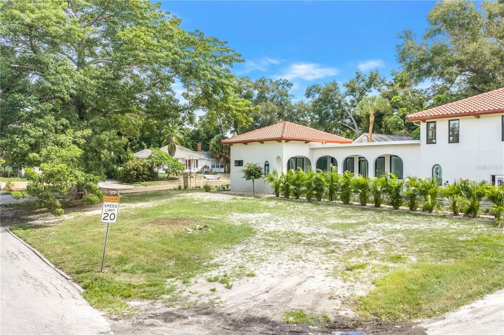 5TH STREET N ST PETERSBURG, FL 33704
