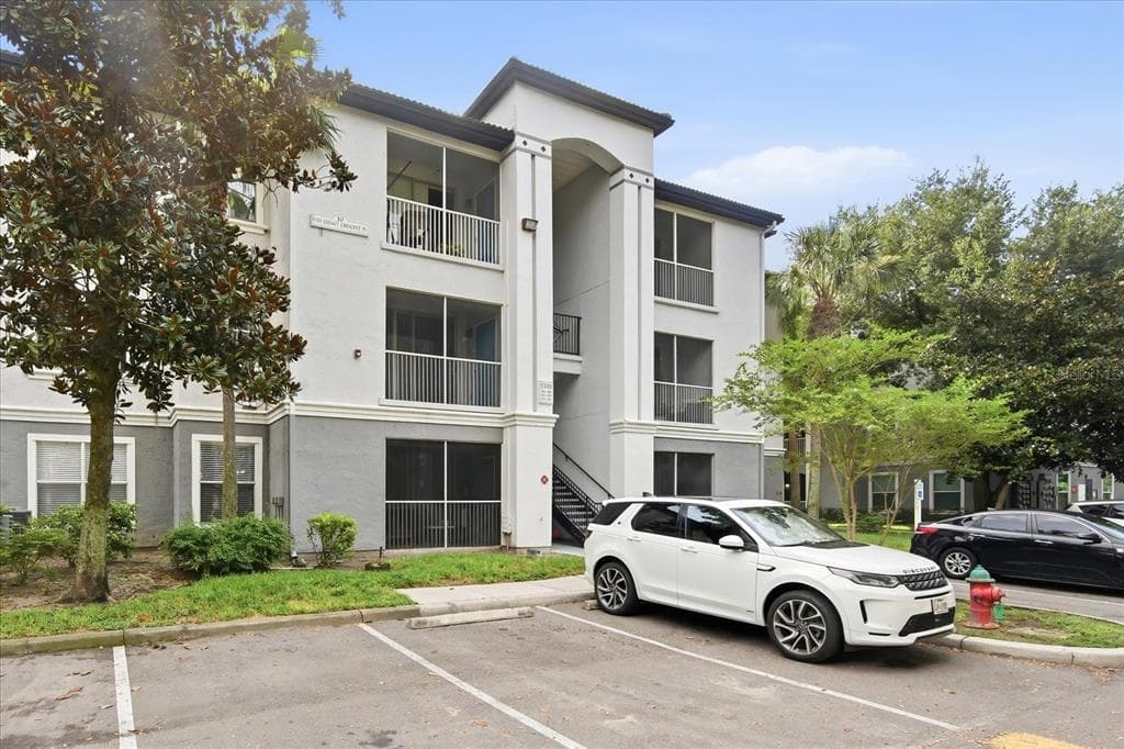 5703 LEGACY CRESCENT PLACE UNIT 301 RIVERVIEW, FL 33578