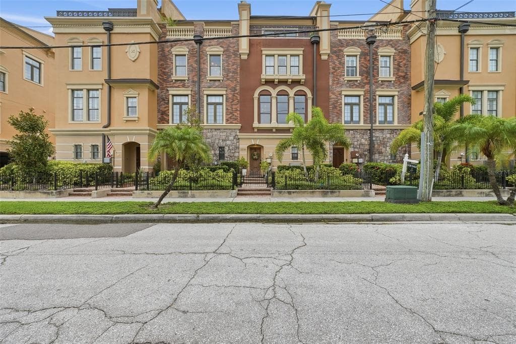 2236 SOHO BAY COURT
