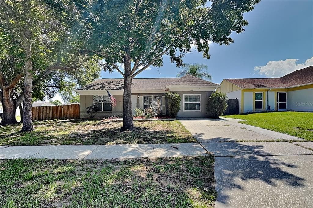 1947 CROWN PARK DRIVE VALRICO, FL 33594