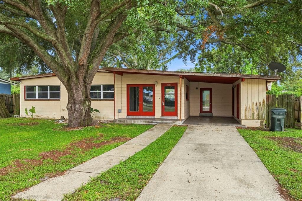 2303 N CRYSTAL LAKE DRIVE LAKELAND, FL 33801