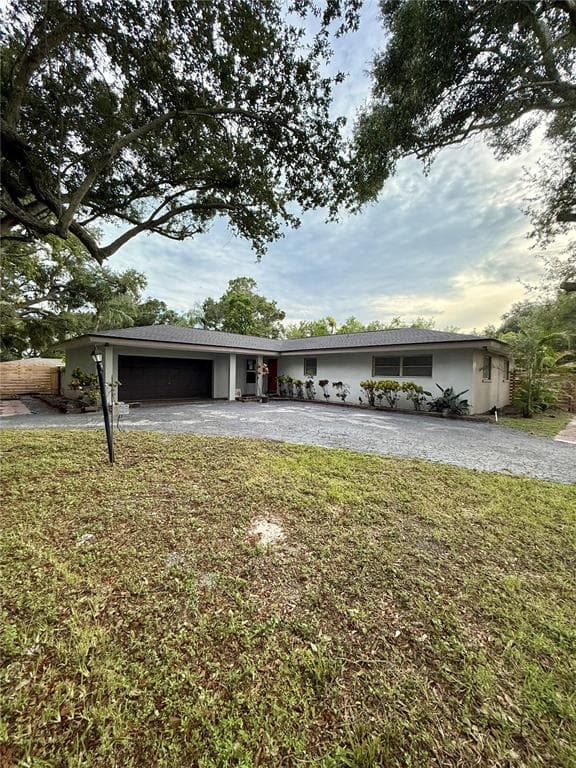 384 LENTZ ROAD BELLEAIR BLUFFS, FL 33770
