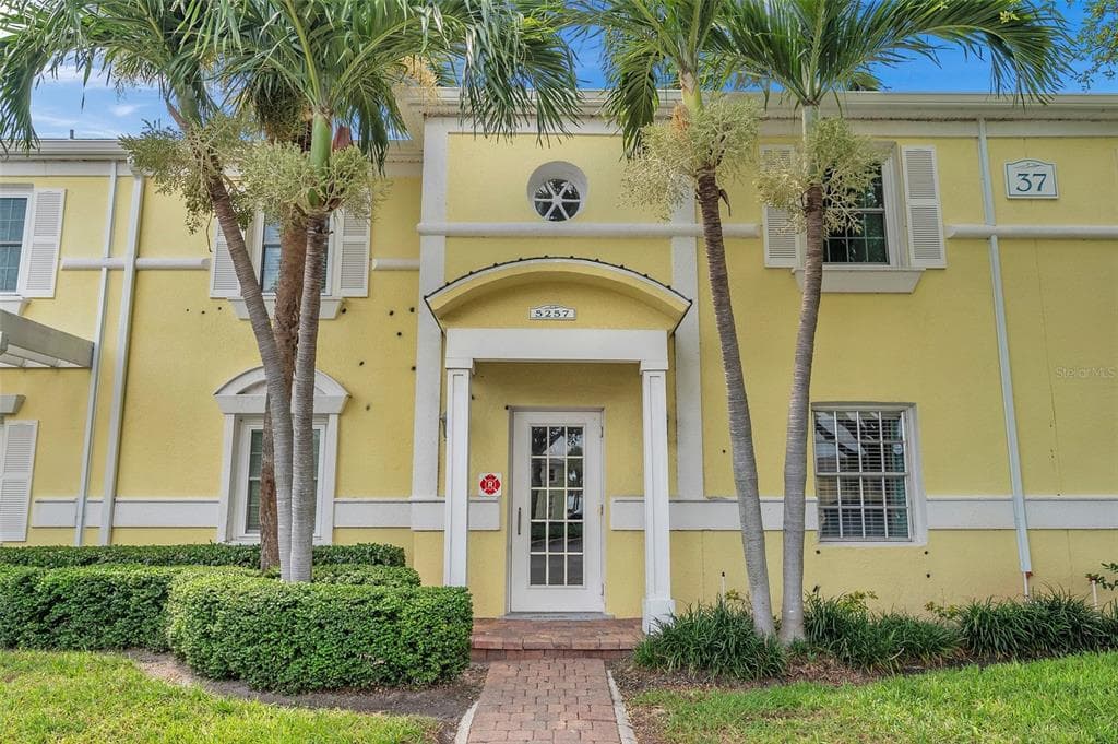 5257 BEACH DRIVE SE UNIT D ST PETERSBURG, FL 33705