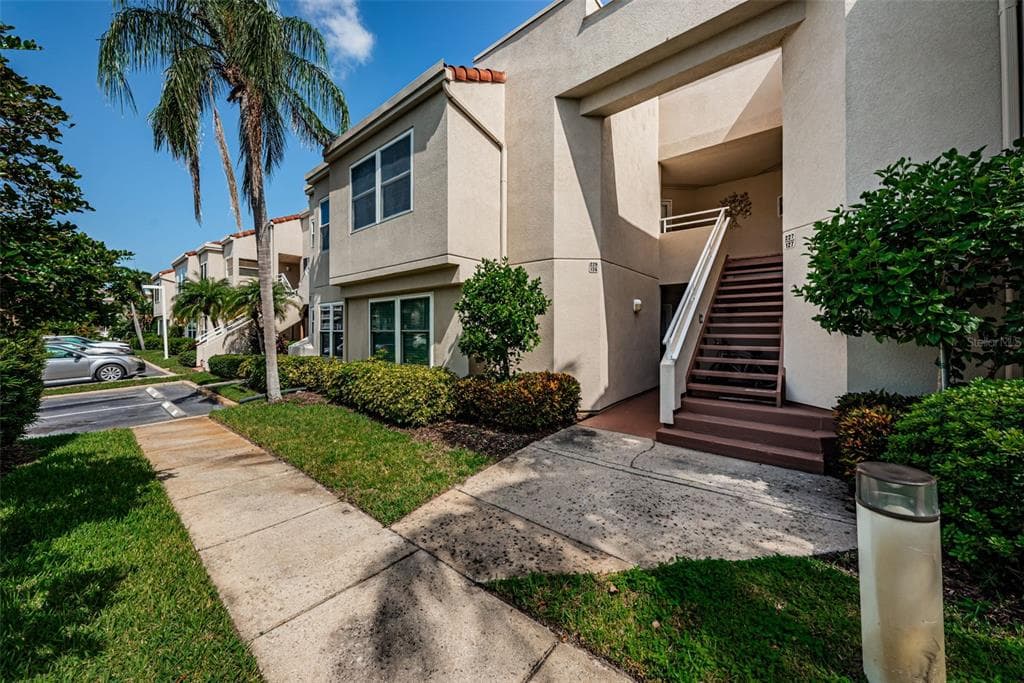 6020 BAHIA DEL MAR CIRCLE UNIT 226 ST PETERSBURG, FL 33715