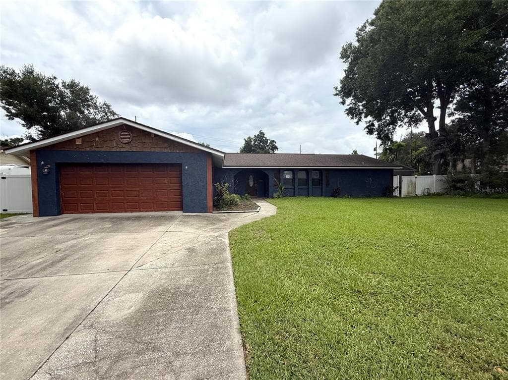 1806 N WATERMAN DRIVE VALRICO, FL 33594