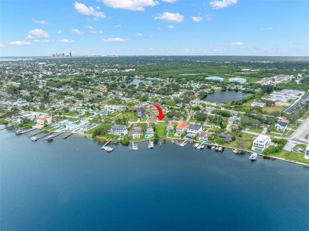 6079 BAYOU GRANDE BOULEVARD NE ST PETERSBURG, FL 33703