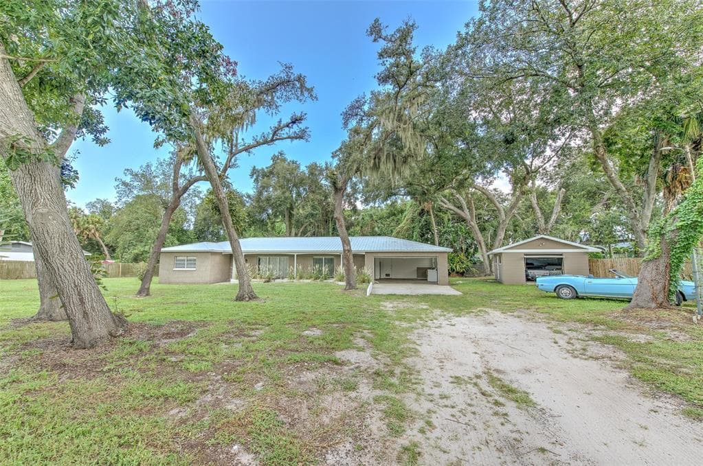 8825 COBB ROAD RIVERVIEW, FL 33578