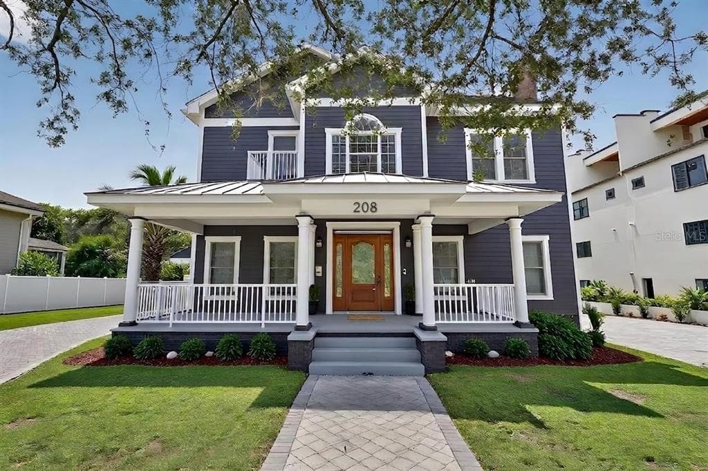 208 W ROSS AVENUE
