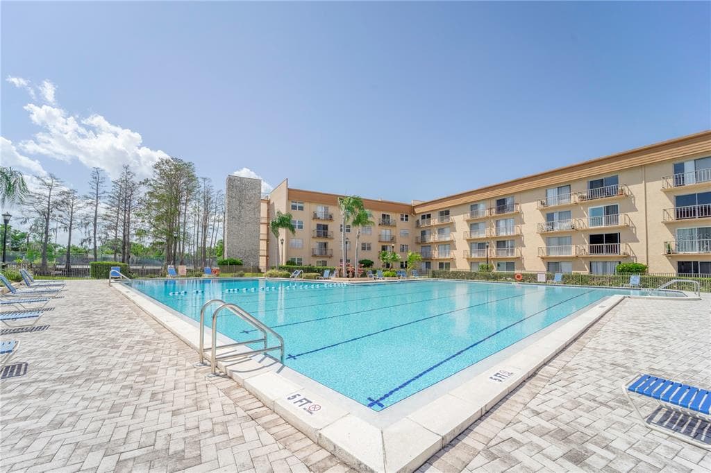 5820 N CHURCH AVENUE UNIT 422 TAMPA, FL 33614