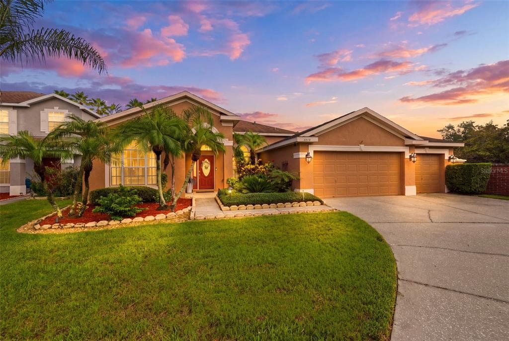 8518 PARROTS LANDING DRIVE TAMPA, FL 33647