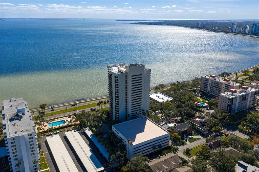 2413 BAYSHORE BOULEVARD UNIT 1605 TAMPA, FL 33629