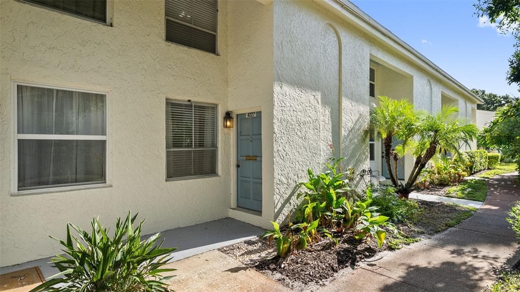 4227 LA PALMA COURT TAMPA, FL 33611