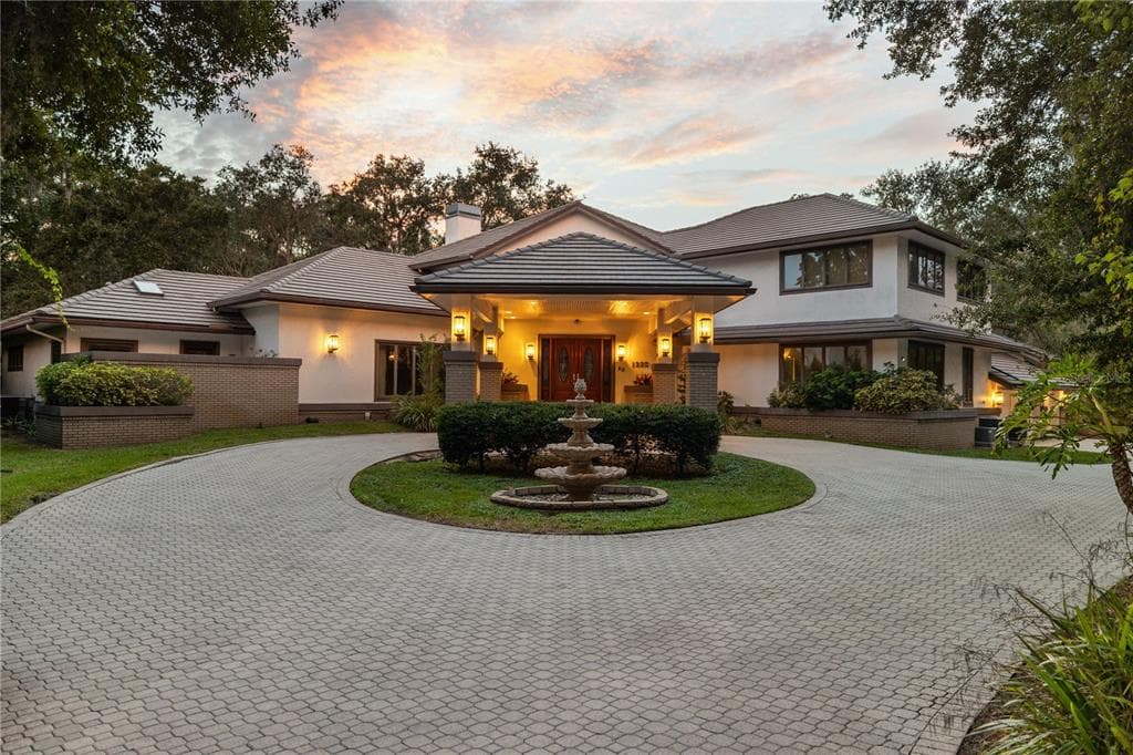 1330 PRESERVATION WAY OLDSMAR, FL 34677