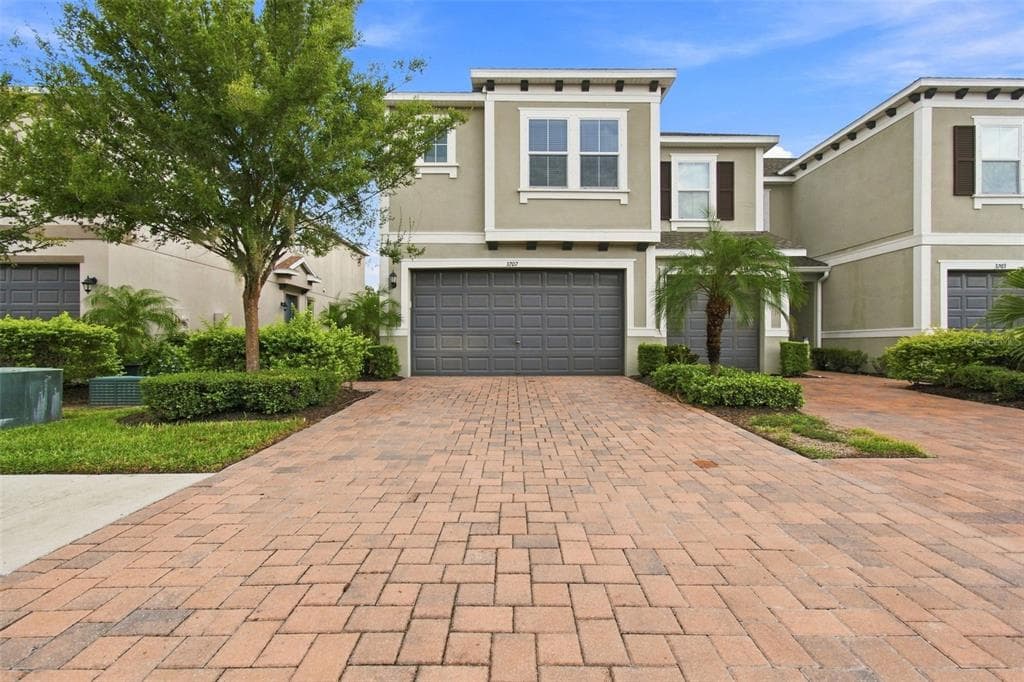 3207 PAINTED BLOSSOM COURT LUTZ, FL 33558
