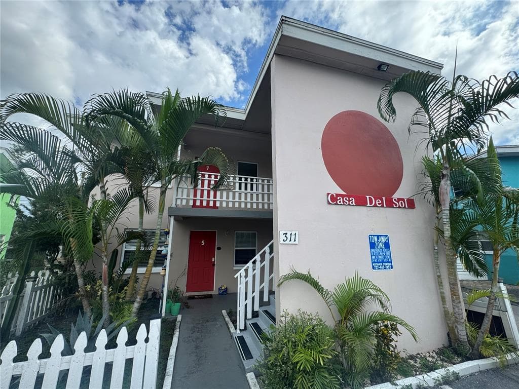 311 AVANDA COURT UNIT 7 CLEARWATER, FL 33756