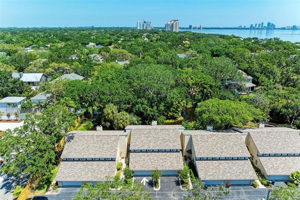 2927 W GANDY BOULEVARD TAMPA, FL 33611