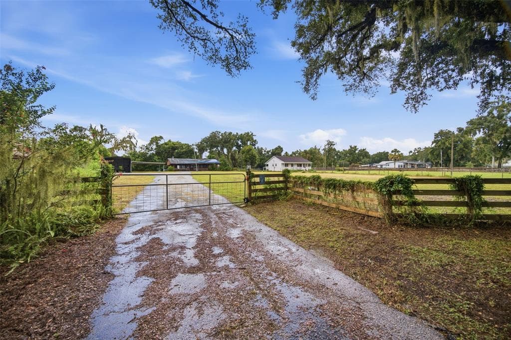 1810 BLAND WAY DOVER, FL 33527