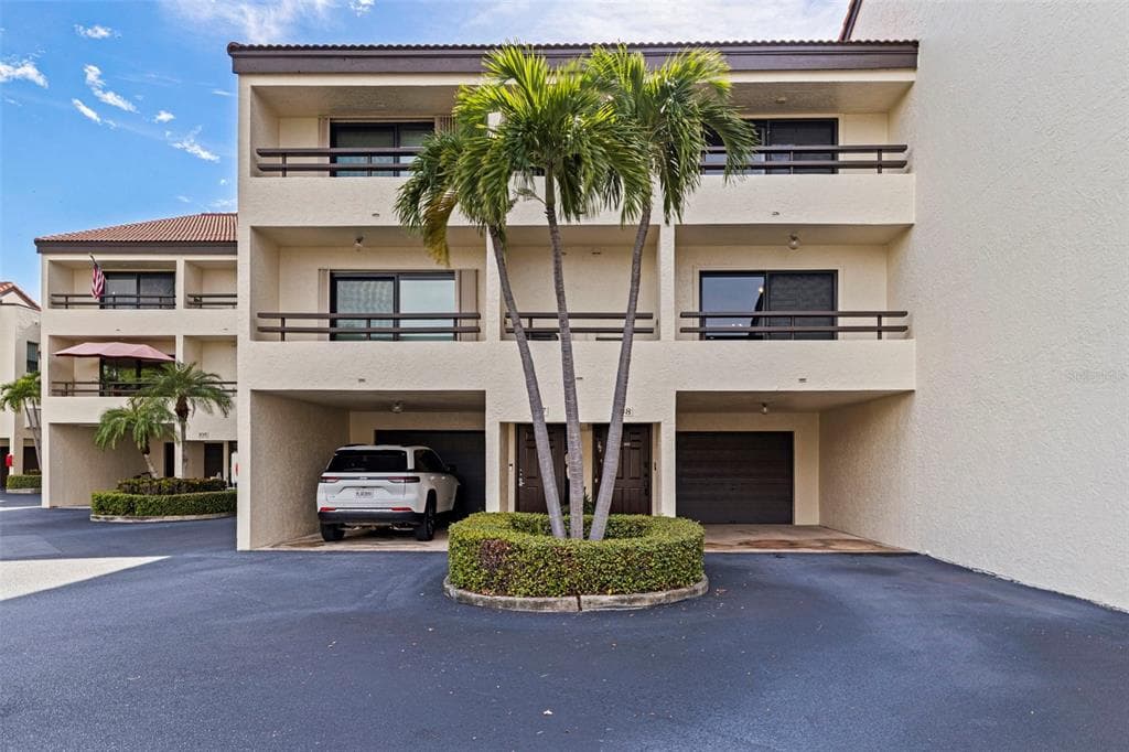 120 1ST STREET E UNIT 108 TIERRA VERDE, FL 33715