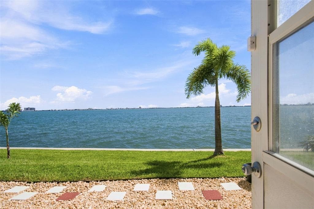 6020 SHORE BOULEVARD S UNIT 103 GULFPORT, FL 33707
