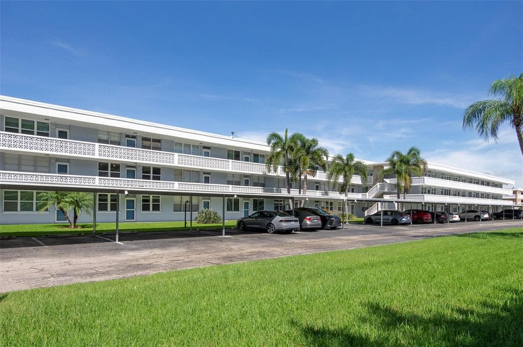 4720 LOCUST STREET NE UNIT 219 ST PETERSBURG, FL 33703