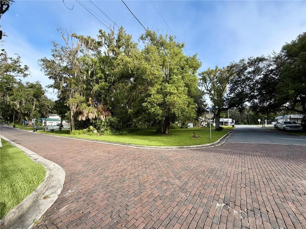 E LIBERTY STREET BROOKSVILLE, FL 34601