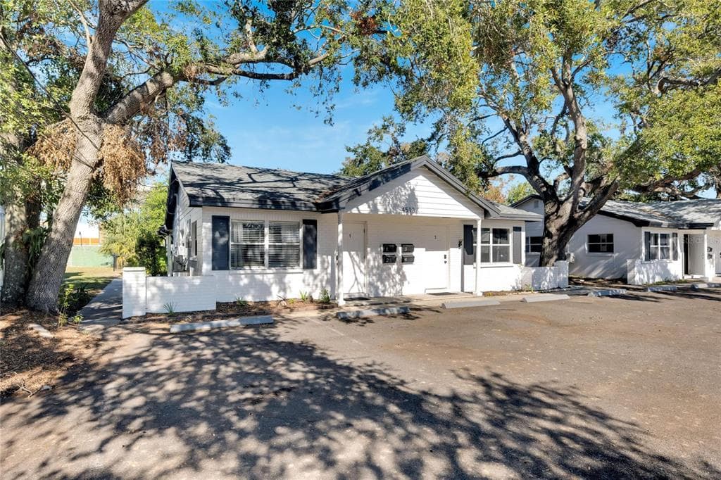 4513 W MCELROY AVENUE TAMPA, FL 33611