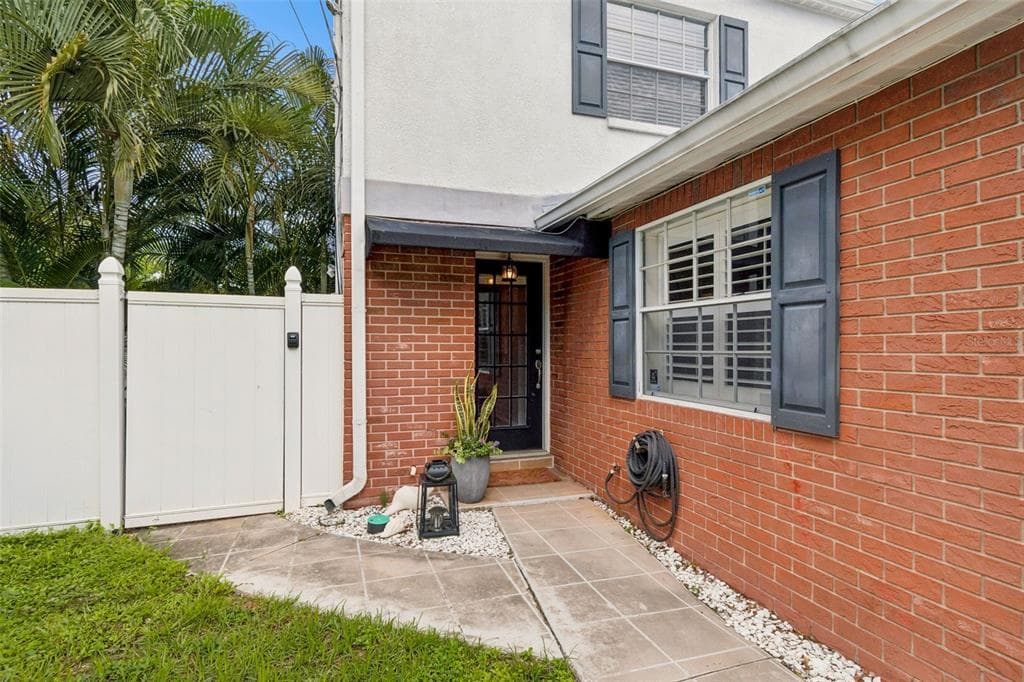 111 S LAUBER WAY UNIT B TAMPA, FL 33609