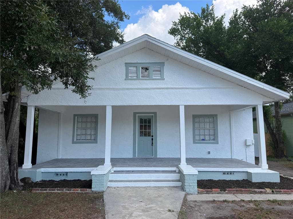 2604 E LAKE AVENUE TAMPA, FL 33610