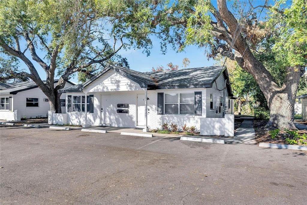 4511 W MCELROY AVENUE TAMPA, FL 33611