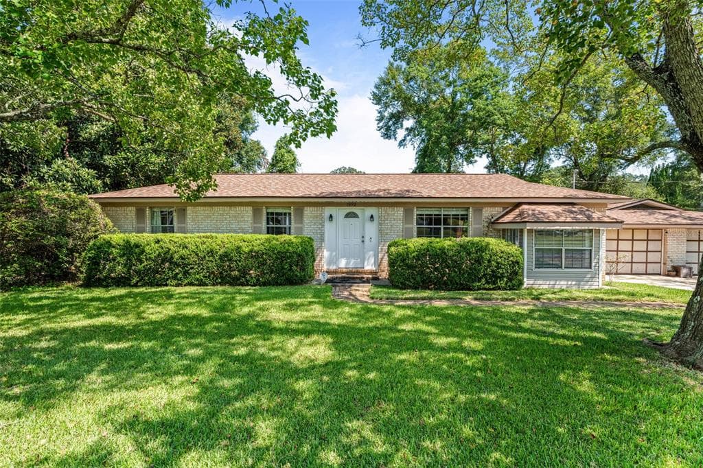 1992 ZIGLAR ROAD CANTONMENT, FL 32533