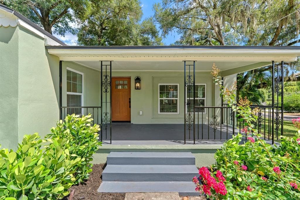 1230 E HENRY AVENUE TAMPA, FL 33604
