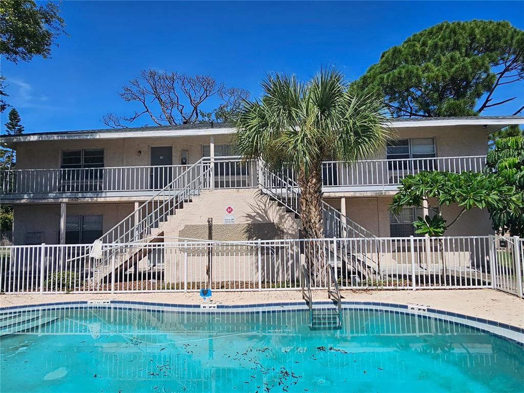 209 NW JEFFERSON CIRCLE N UNIT 13 ST PETERSBURG, FL 33702