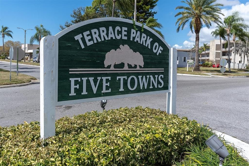 8198 TERRACE GARDEN DRIVE UNIT 511 ST PETERSBURG, FL 33709