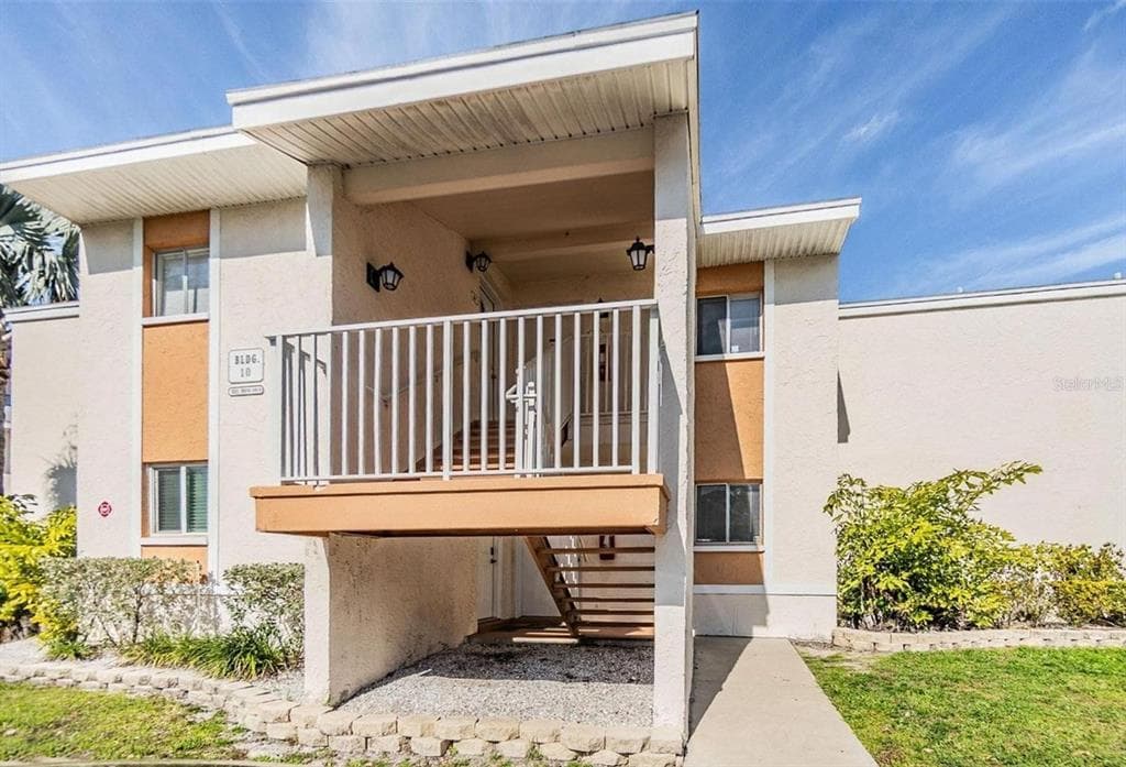 621 99TH AVENUE N UNIT 104 ST PETERSBURG, FL 33702