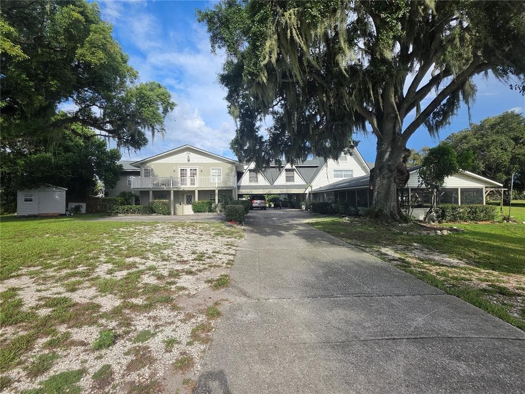 201 LAKE BONNY DRIVE E LAKELAND, FL 33801