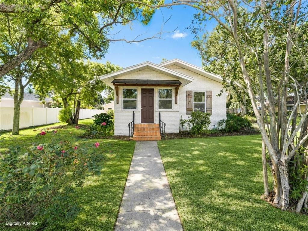 820 W WOODLAWN AVENUE TAMPA, FL 33603