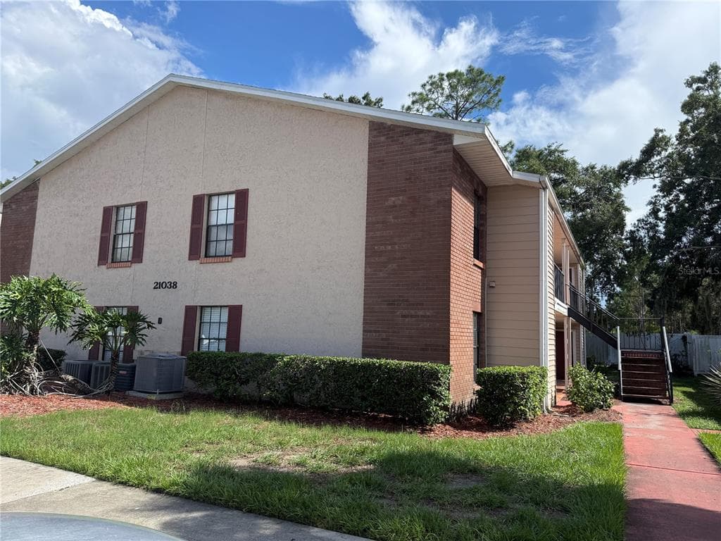 21038 VOYAGER BOULEVARD UNIT 4 LAND O LAKES, FL 34638