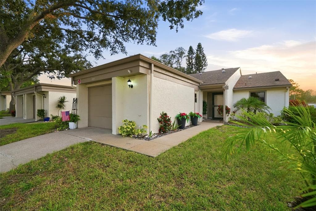 3207 GREEN DOLPHIN STREET TARPON SPRINGS, FL 34689