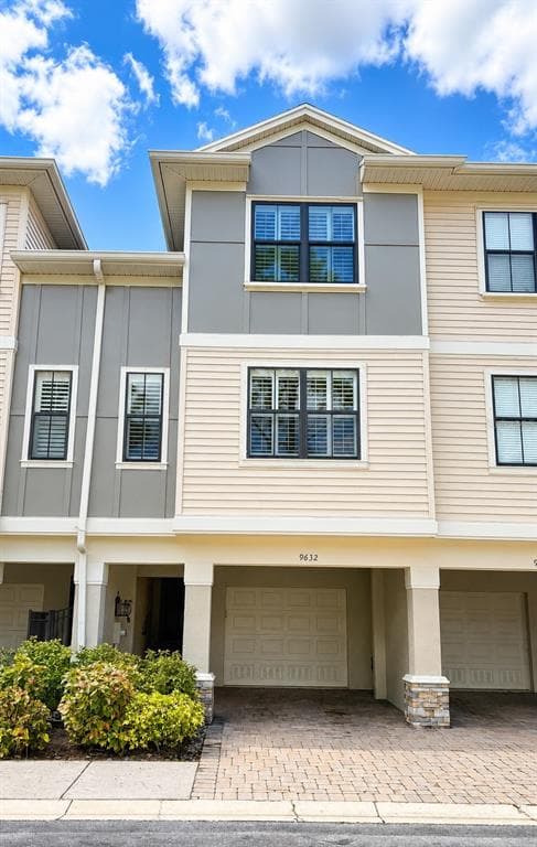 9632 BAY GROVE LANE TAMPA, FL 33615